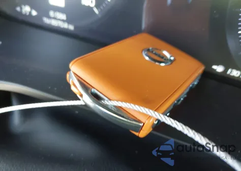 2021 Volvo Xc40 T5 R-Design z USA, uszkodzony, nr VIN YV4162UM3M2576085